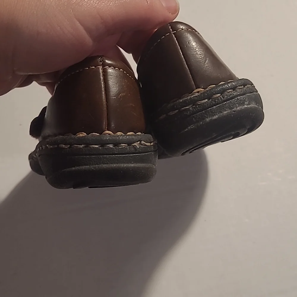 OshKosh Bgosh Llittle Girls 6 brown dress shoes floral embroidery velcro